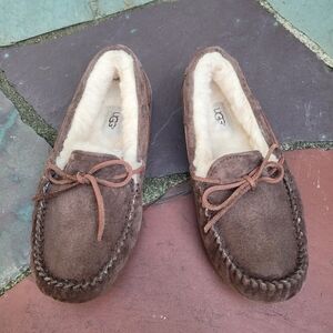 Ugg Dakota  slippers